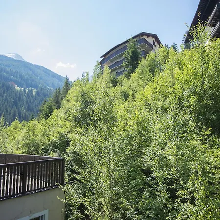 Spacious With Balcony *