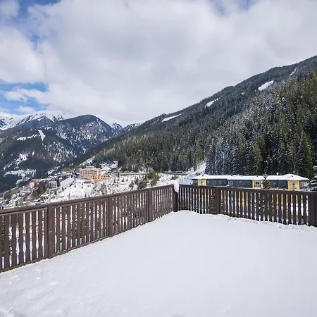 Spacious With Balcony Apartment