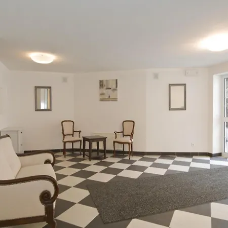 Spacious With Balcony *