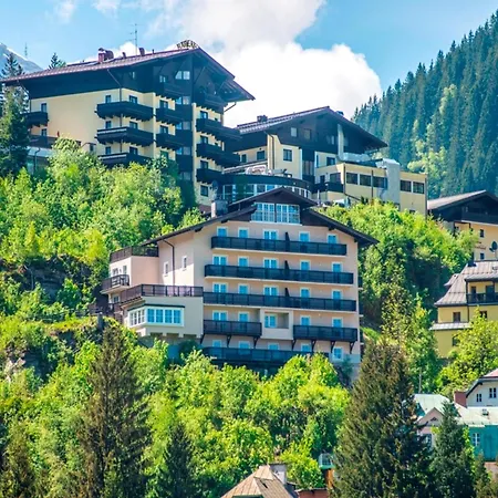 Spacious With Balcony Apartment