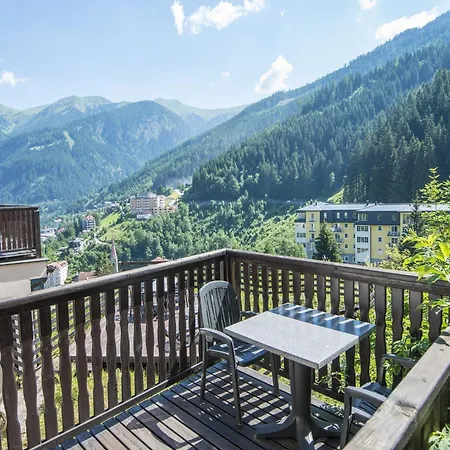 Spacious With Balcony Apartment *